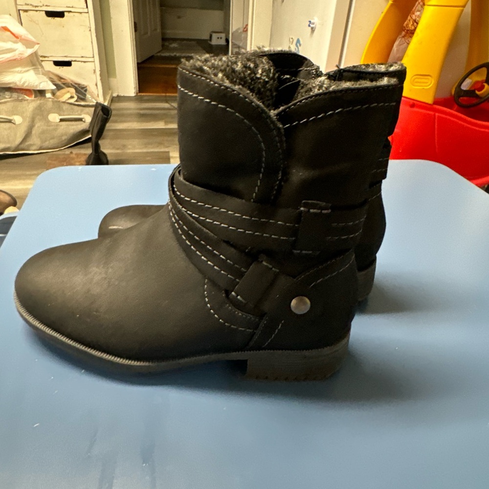 VJH Confort Black Heeled Boots
